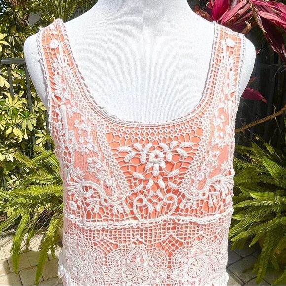 🍍3/$15🍍 Staring At Stars Orange & Cream Crochet Tank - Picture 3 of 7